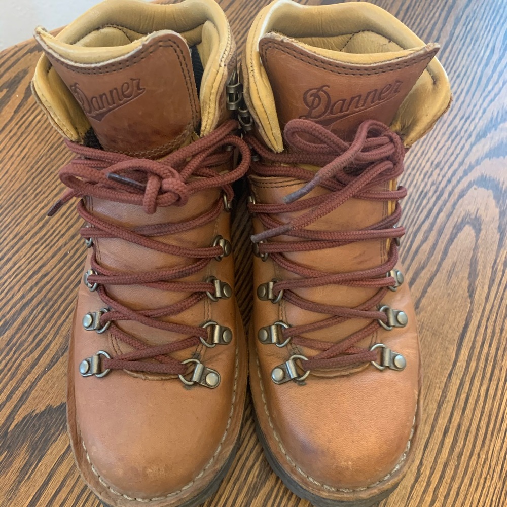 Danner women’s mountain 600